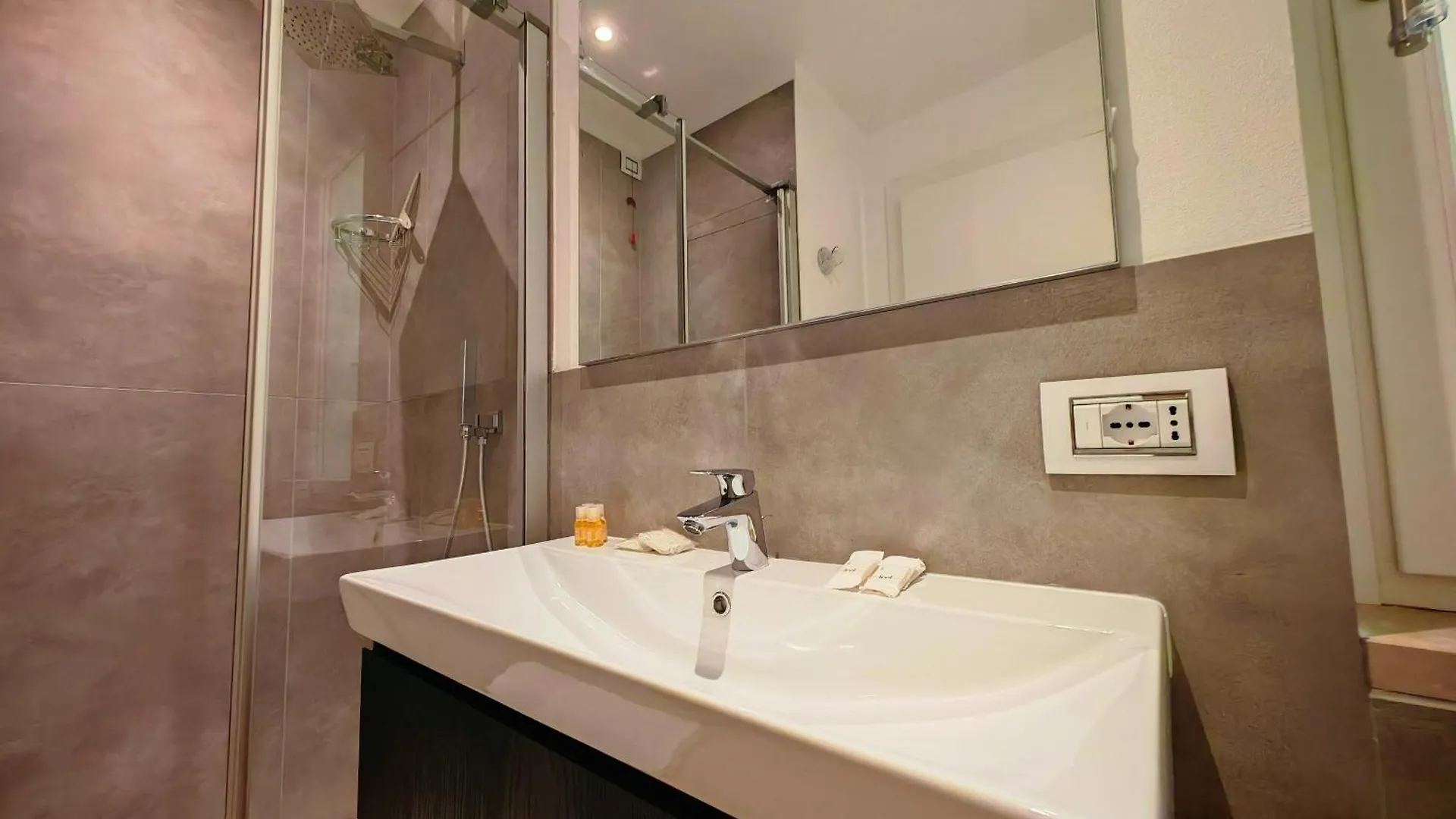 토리델베나코 Sg Luxury - Pieds Dans L Eau Torri 아파트 0*,