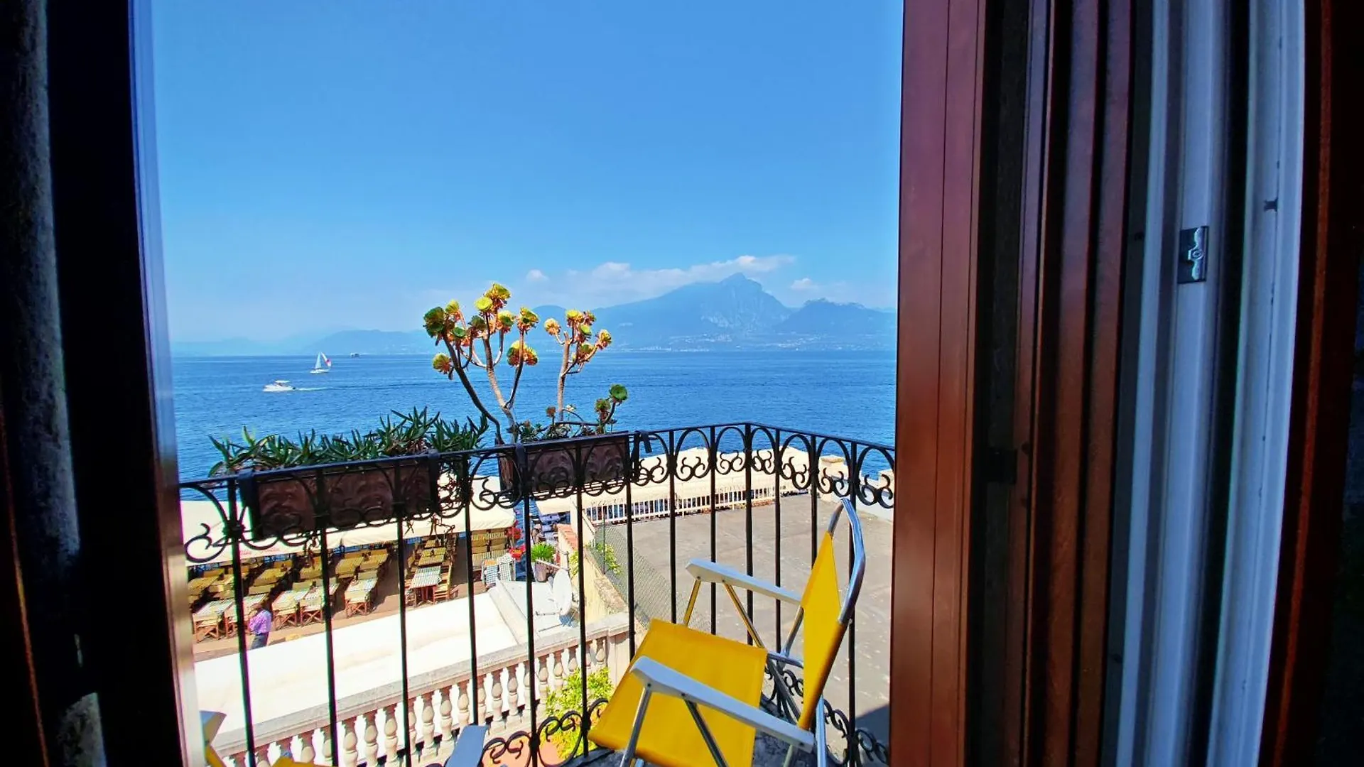 Sg Luxury - Pieds Dans L Eau Torri Appartement Torri Del Benaco 0*,